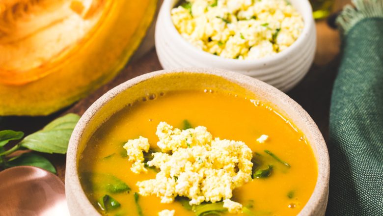 Sopa creme de abóbora com ricota e espinafre