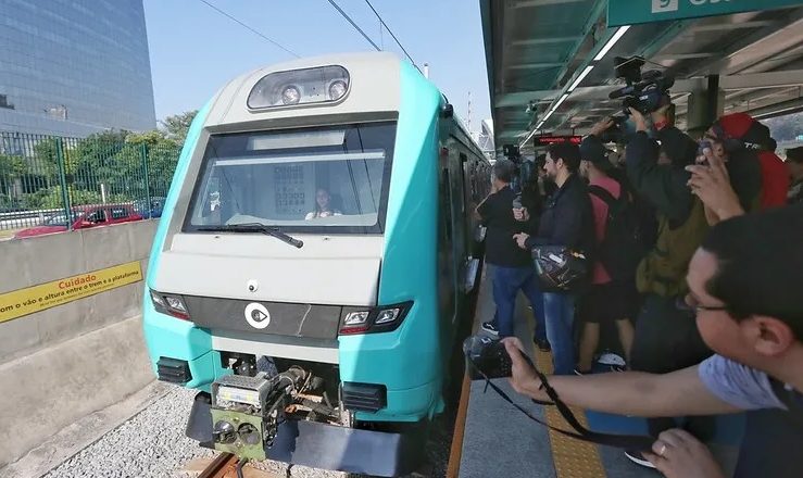 Novo trem das Linhas 8-Diamante e 9-Esmeralda entra em operação nesta quinta