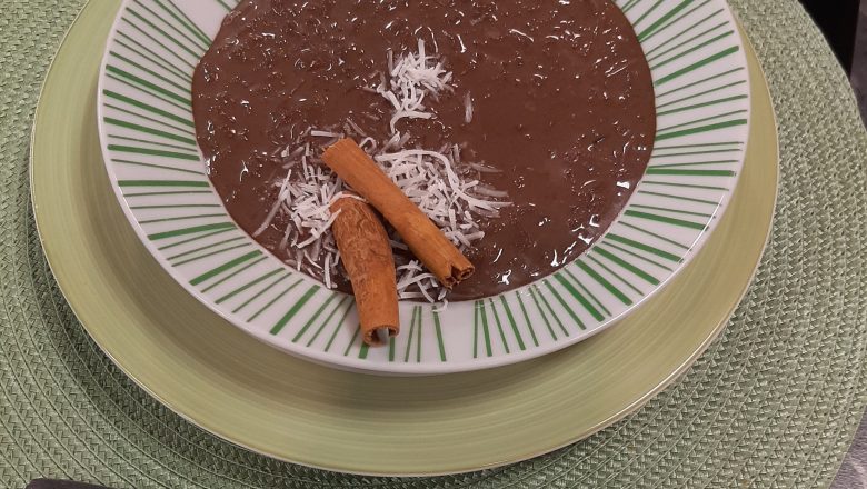 Chocolate e creme de avelã no arroz doce? Nova versão do prato clássico é opção perfeita para os dias mais frios