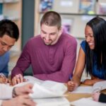 Santander oferece 15 mil bolsas gratuitas para capacitação de professores no uso de Inteligência Artificial para a educação