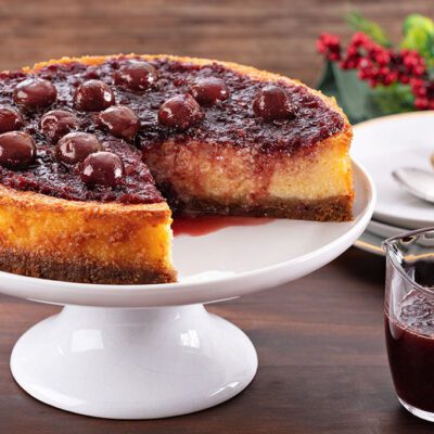 Cheesecake de Cereja com Vinho do Porto: Elegância e sabor em cada camada