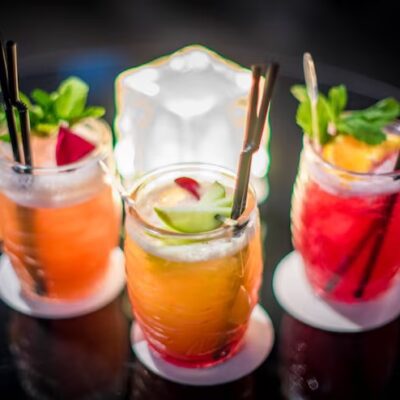 Mistura de álcool e energéticos preocupa especialistas e traz riscos à saúde cardiovascular