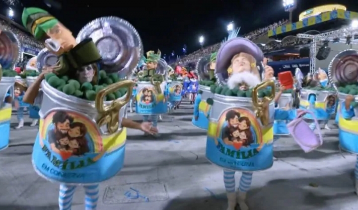 Homenagem a Lula em desfile de escola de samba gera debate sobre propaganda eleitoral antecipada