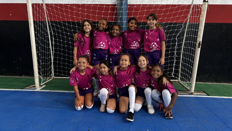 Lei Paulista de Incentivo ao Esporte apoia projeto Futebol Delas, que ensina futsal para meninas de Taboão da Serra
