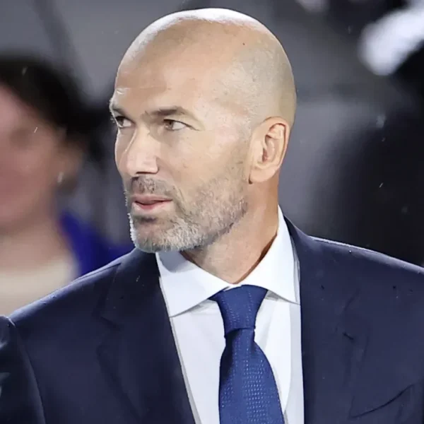 Zinedine Zidane supostamente chega a um acordo para treinar a França, descartando um retorno ao Real Madrid
