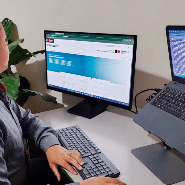 Trampolim abre caminhos para o mercado de trabalho com cursos gratuitos e orientação personalizada por IA